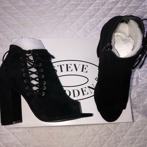NEW STEVE MADDEN BALLARD OPEN TOE BOOTIES